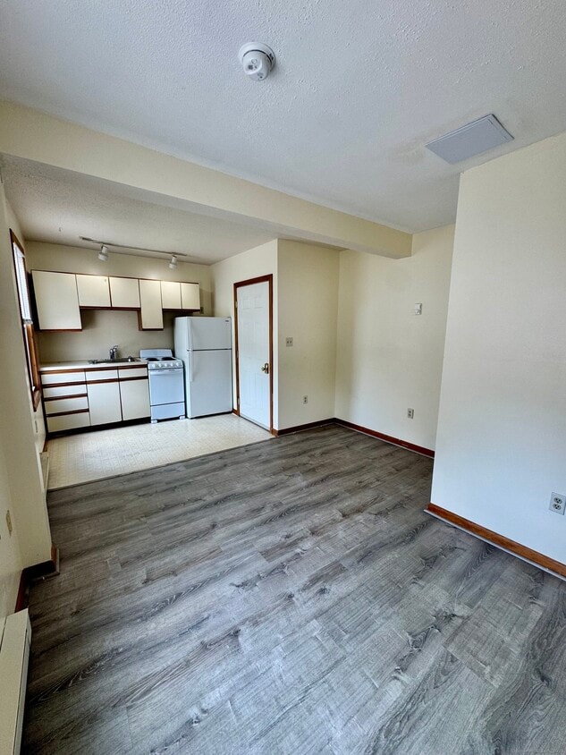Building Photo - 49 Ledyard Ave