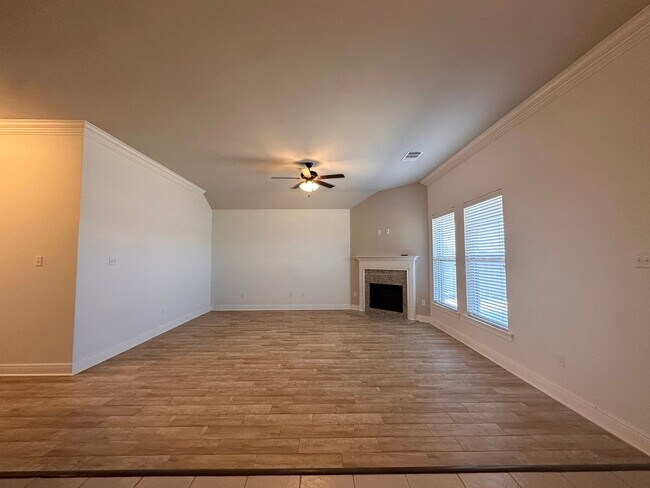 Building Photo - Beautiful 3/2 in Moss Bluff!