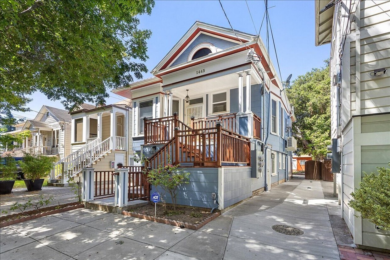 Foto principal - 1443 Stanton St
