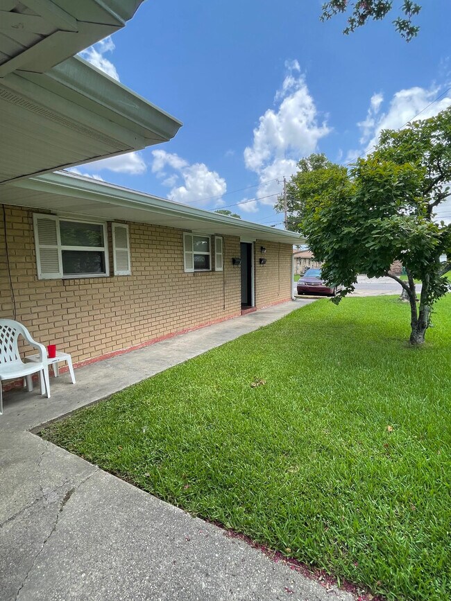 Building Photo - 534 Homewood Pl