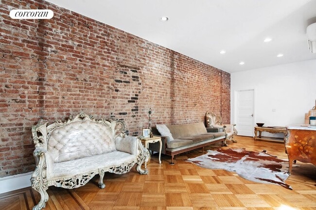 Building Photo - 2119 Regent Pl