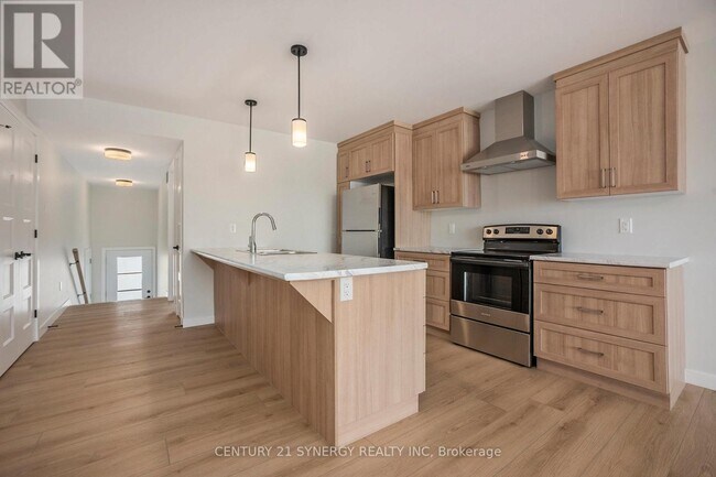 Building Photo - 656 Dollard St