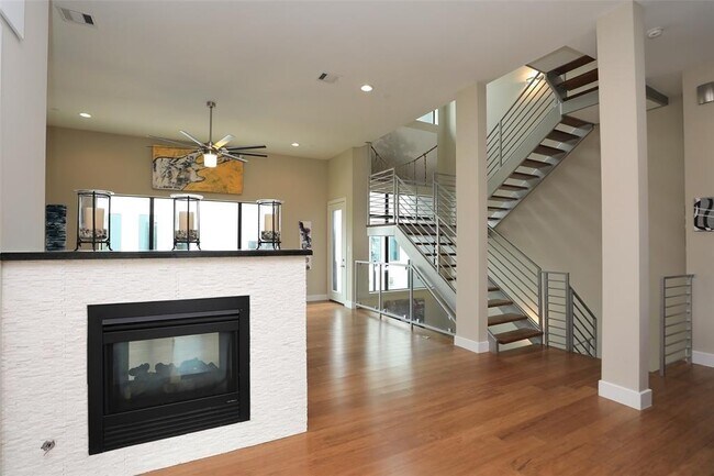 Foto del edificio - 1719 Hickory St