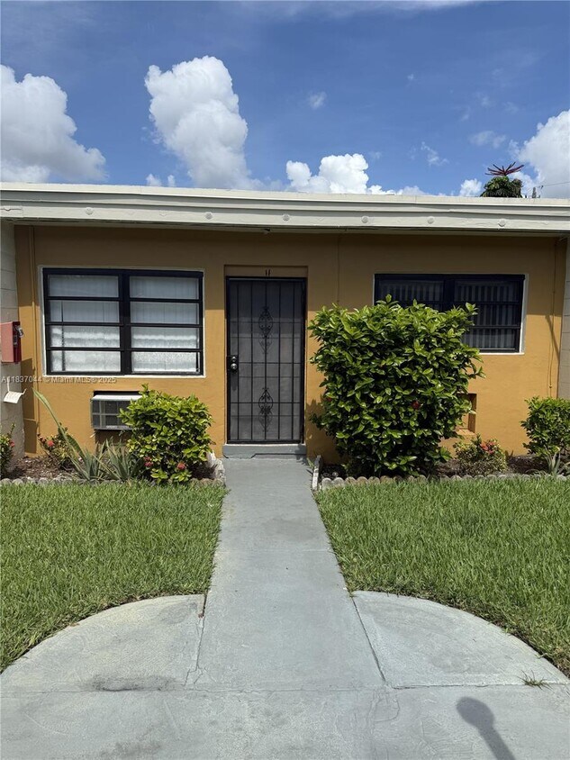 Foto principal - 1845 Pembroke Rd