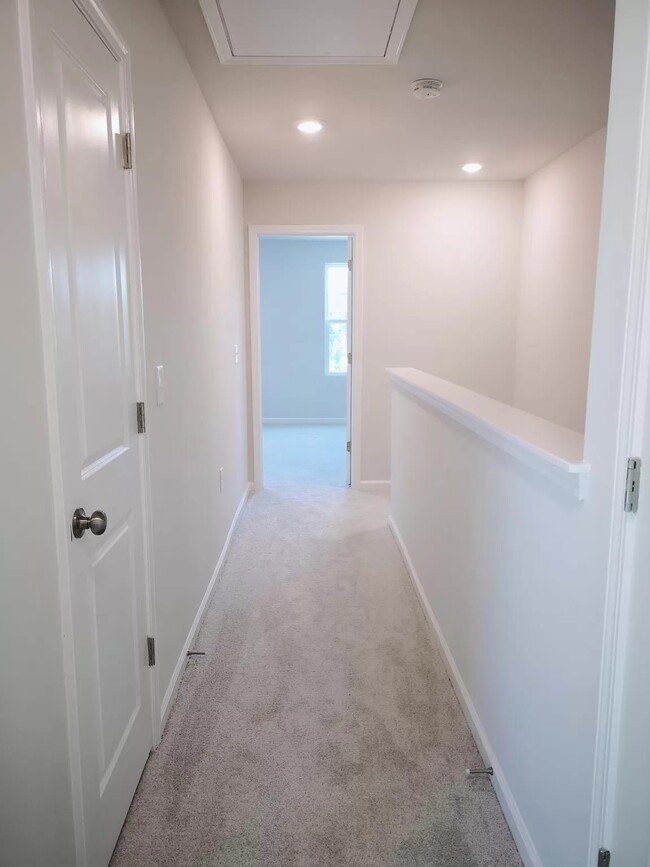 Hallway - 1068 Shoreside Dr