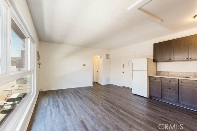 Foto del edificio - 930 N Stanley Ave