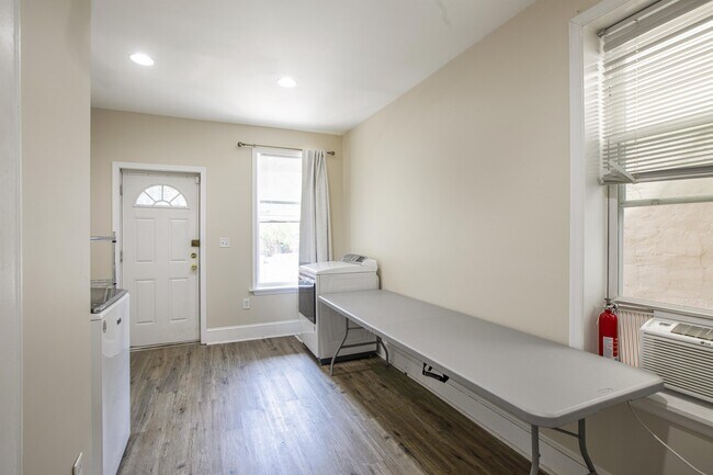 Foto del edificio - 1444 Q St NW