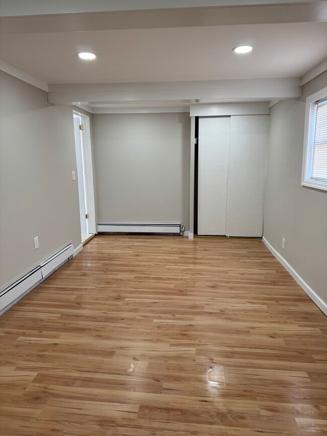 Building Photo - 545 Old Bethpage Rd
