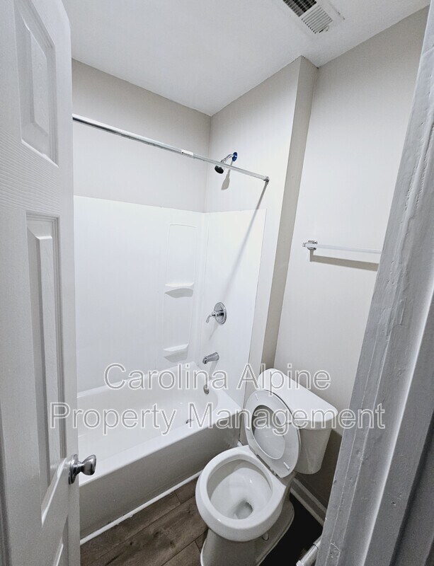 907 W 5th Ave Unit 5, Gastonia, NC 28052 Condo for Rent in Gastonia