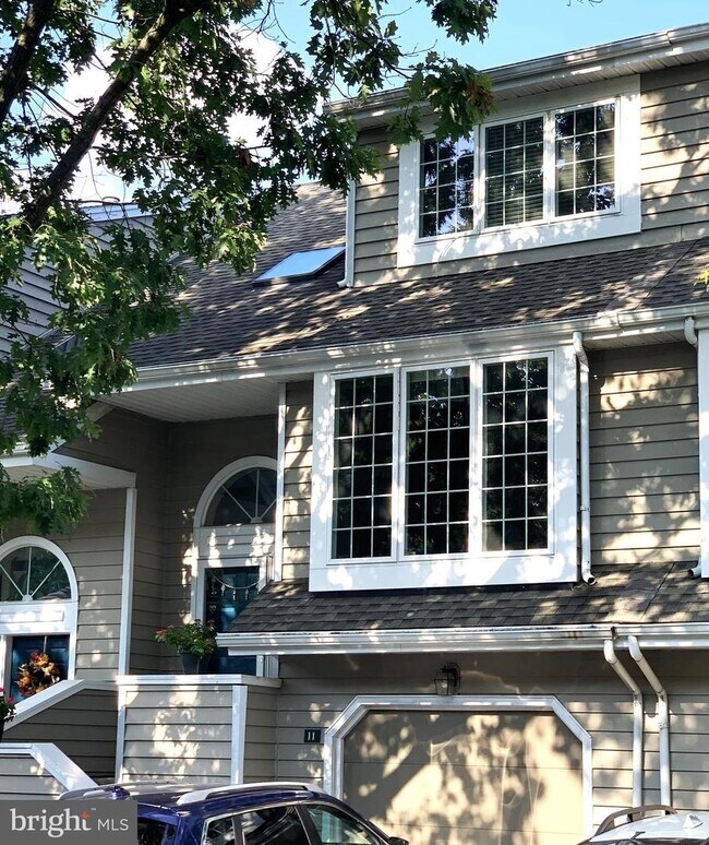 Building Photo - 11 Cabot Dr