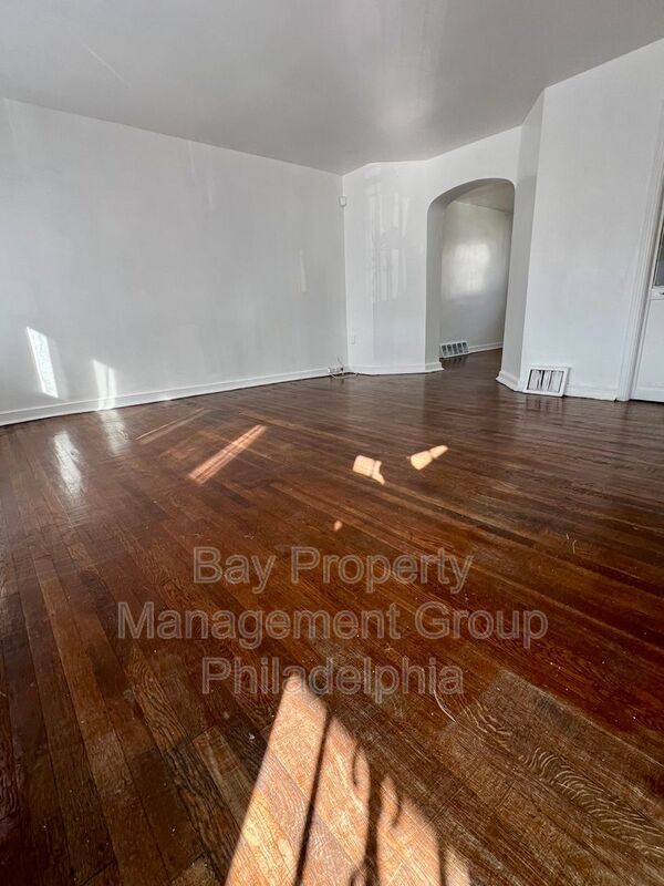Foto del edificio - 1121 E Cheltenham Ave