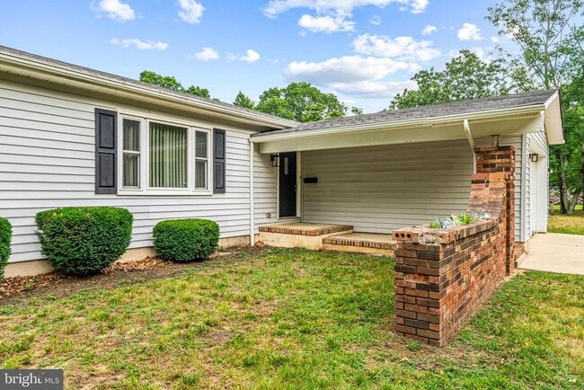 Building Photo - 1150 Garrison Rd