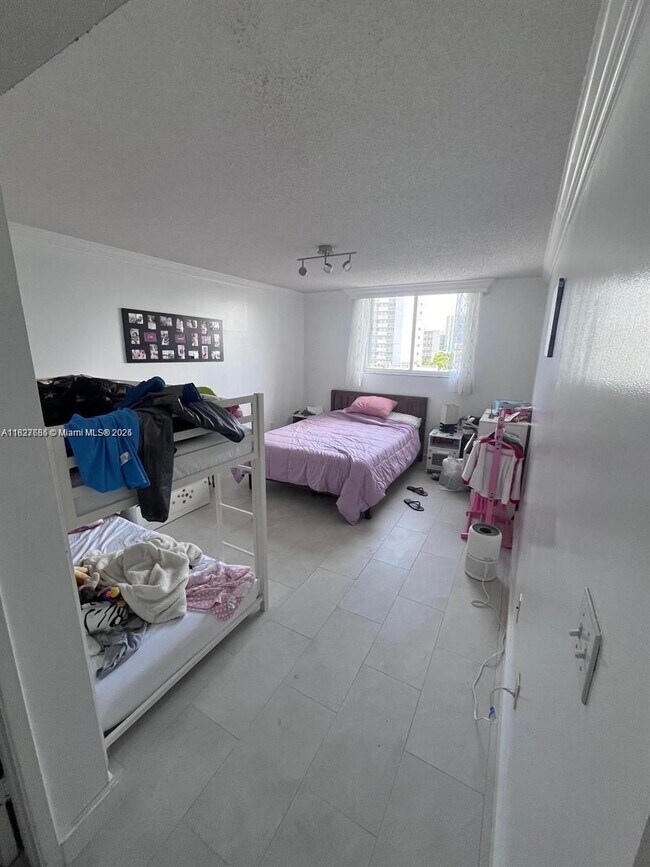 Foto del edificio - 1688 West Ave