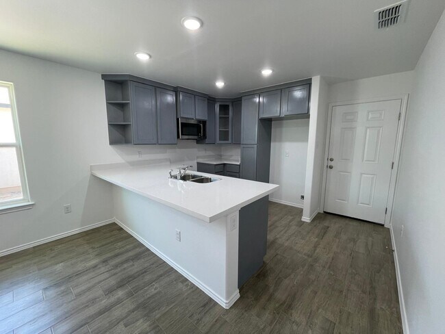 Building Photo - 1525 Estudiantes Dr