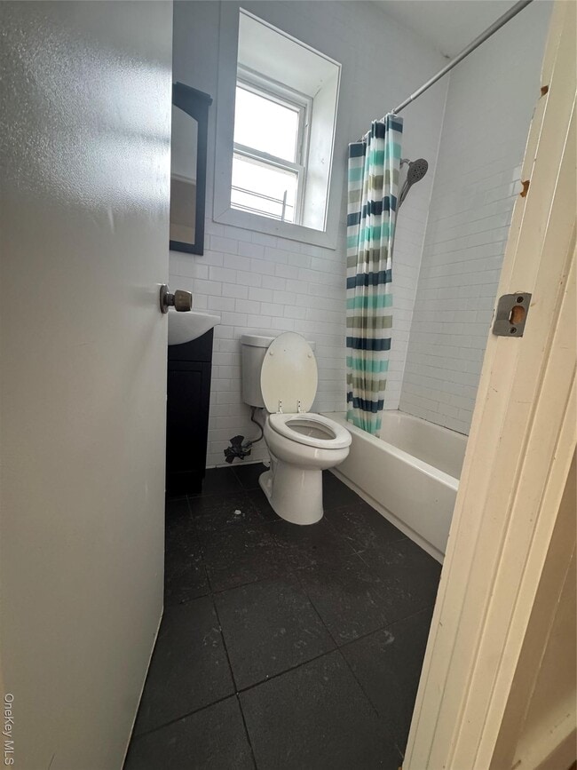 Foto del edificio - 96-02 Northern Blvd