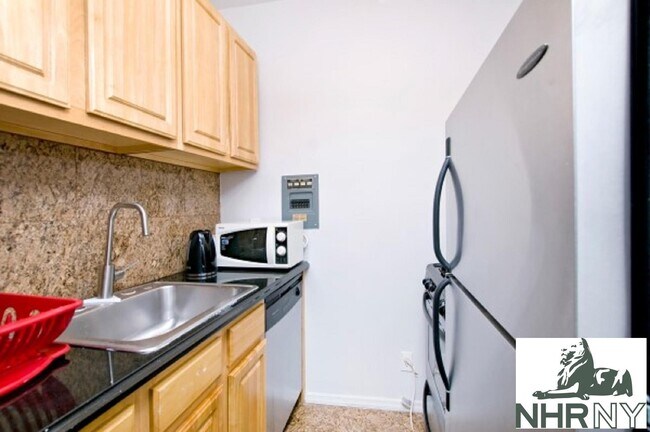 Building Photo - 32 West 37th Street