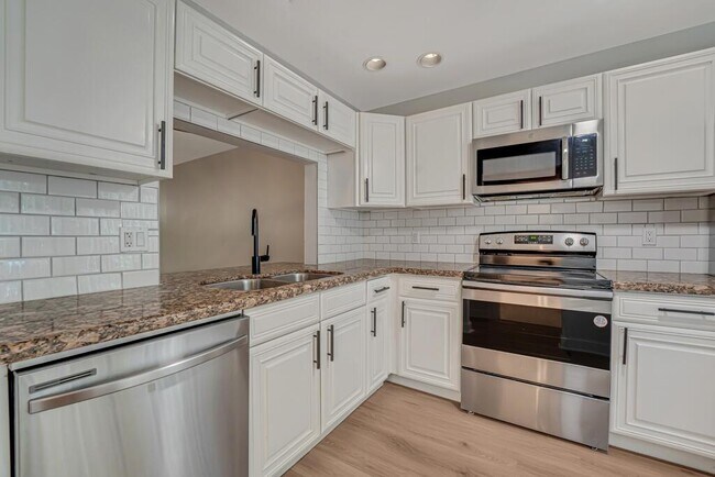Building Photo - 2108 NE 44th St