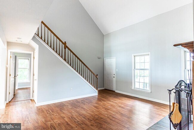 Building Photo - 121 Nottingham Ct