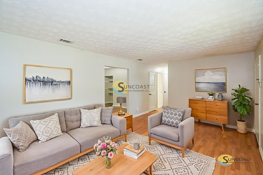 Foto principal - 4533 Jade Dr E