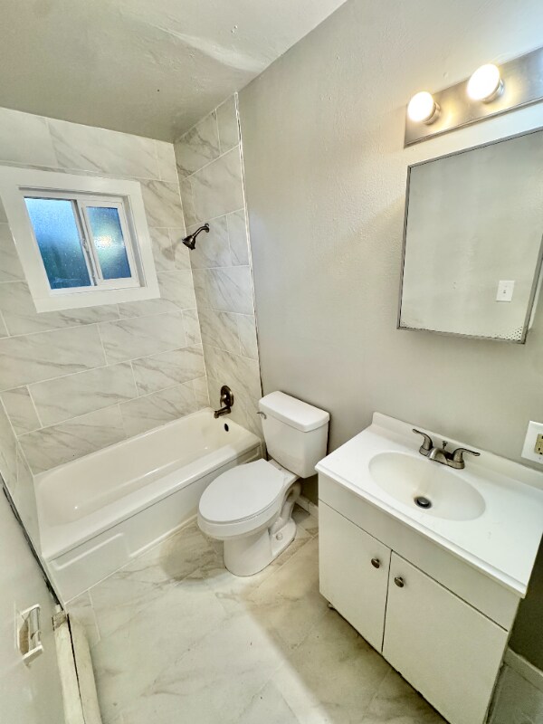 Foto del edificio - 319-321 E Brookside St