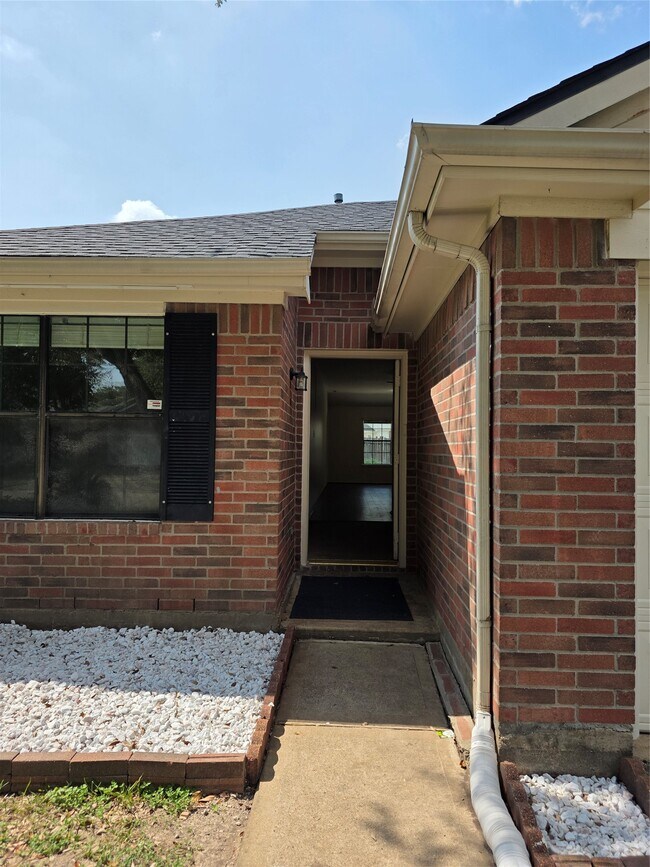 Building Photo - 16106 Darwood Ct