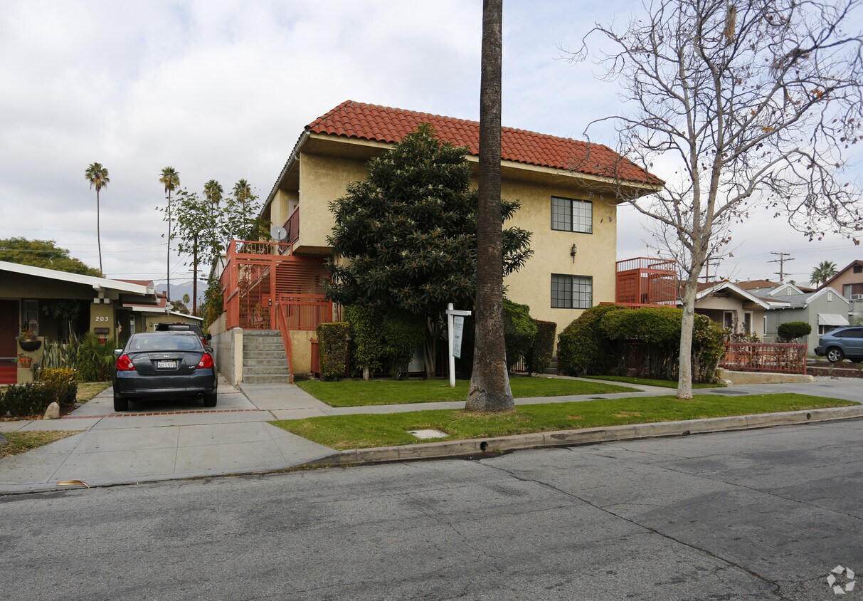 Building Photo - 131 W Garfield Ave
