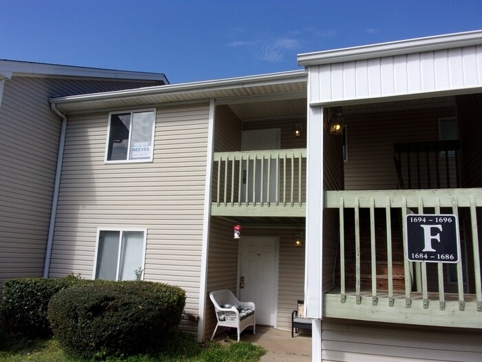 Building Photo - 1694 Eagles Pl