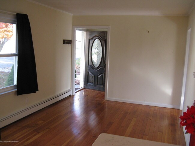 Building Photo - 737 Acorn Dr