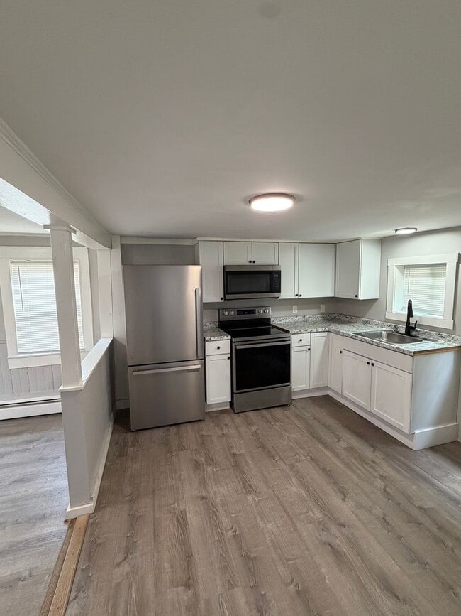 Building Photo - 04 Stewart