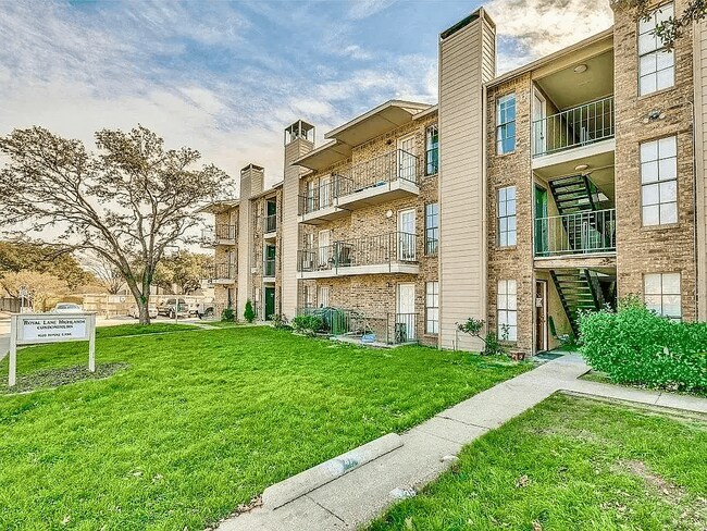 Building Photo - 9520 Royal Ln