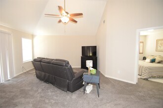 Building Photo - 22922 Glenover Dr