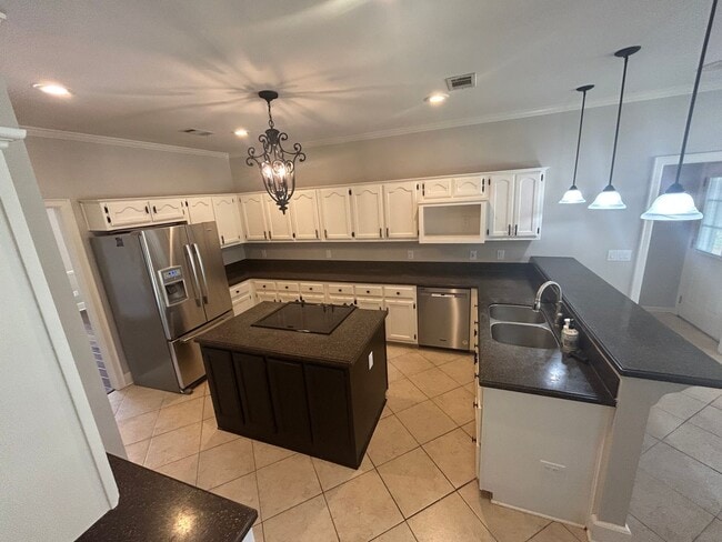 Building Photo - Charming 4-Bed, 3-Bath Home in Colliervill...