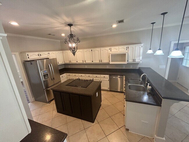 Foto del edificio - Charming 4-Bed, 3-Bath Home in Colliervill...