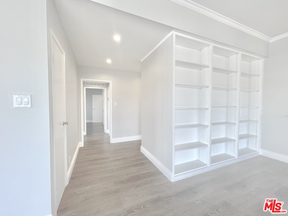 Foto principal - 10787 WILSHIRE Blvd