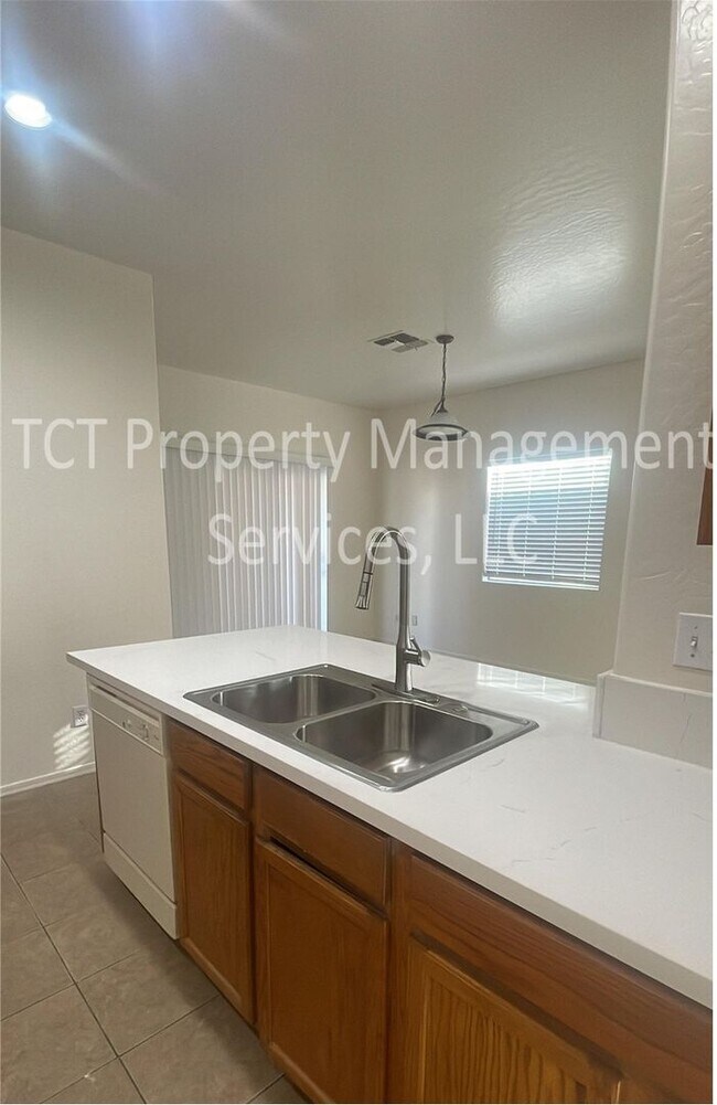 Foto del edificio - 3 Bedroom/2 Bath Phoenix Home Close to I-10 and 101