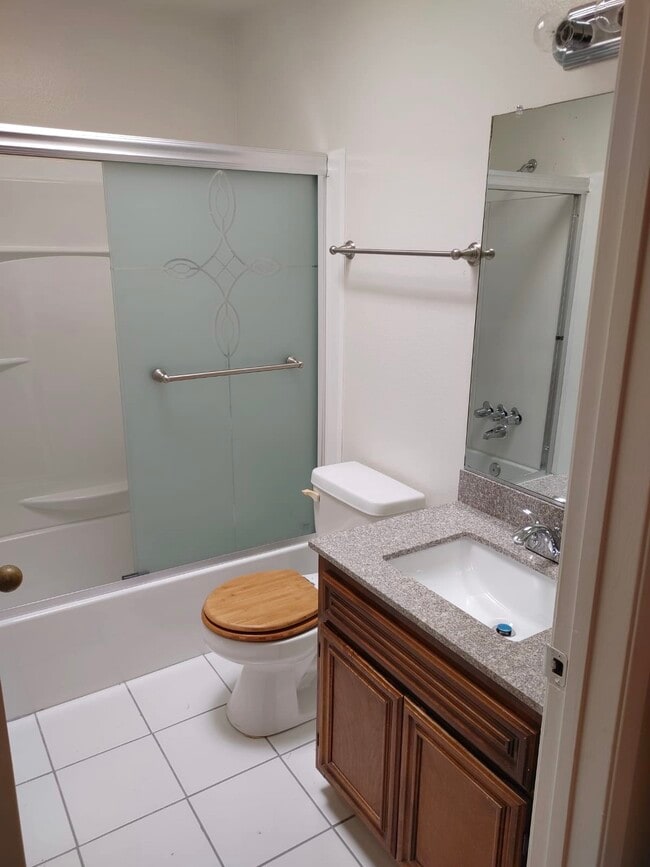 Building Photo - 11825 Courtleigh Dr