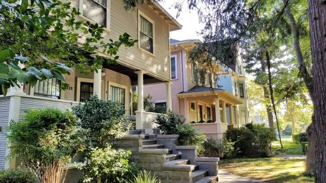 Foto del edificio - 528 W 3rd St