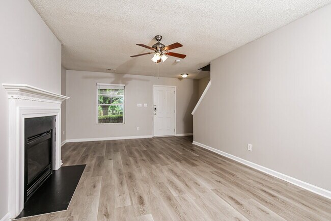 Foto del edificio - 62 Brookhaven Dr