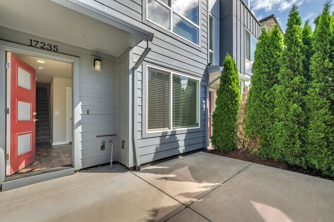 Building Photo - 17235 SW Goldcrest Ln
