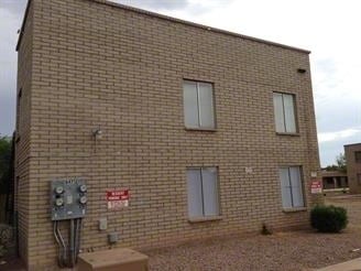 Building Photo - 847 W Ray Rd
