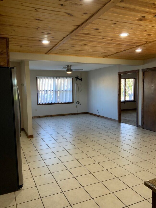 Building Photo - 6 br, 3 bath House - 10 MARTICVILLE RD