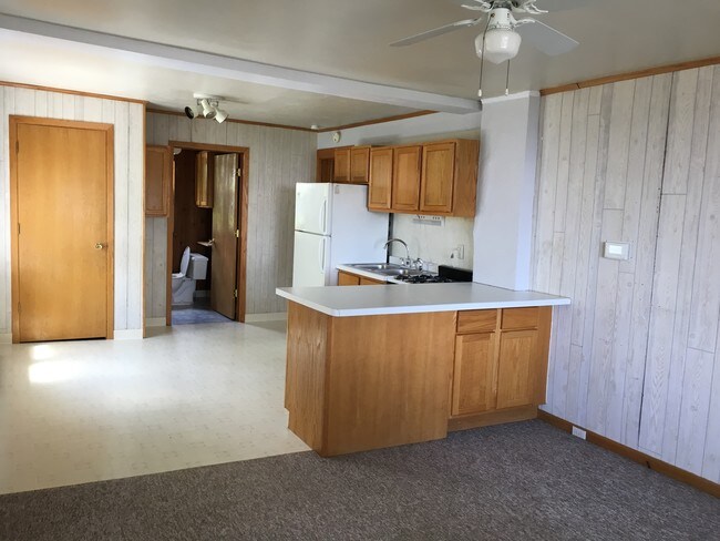 Cocina de LR - 103 E 8th St