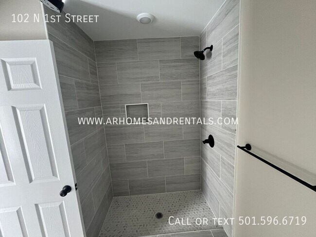 Foto del edificio - 102 N 1st St