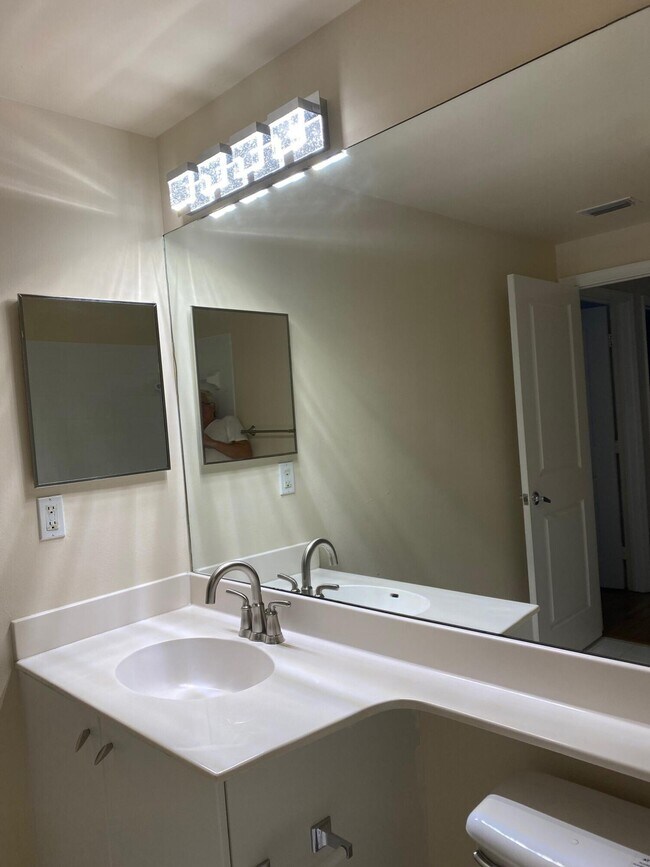 Foto del edificio - 5960 W Sample Rd