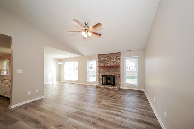 Foto del edificio - 509 Village Blvd