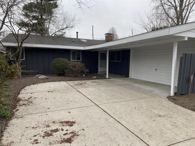 Building Photo - 320 Newcastle Dr.