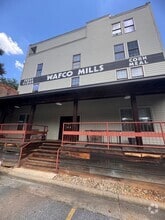 Building Photo - 801 W McGee St