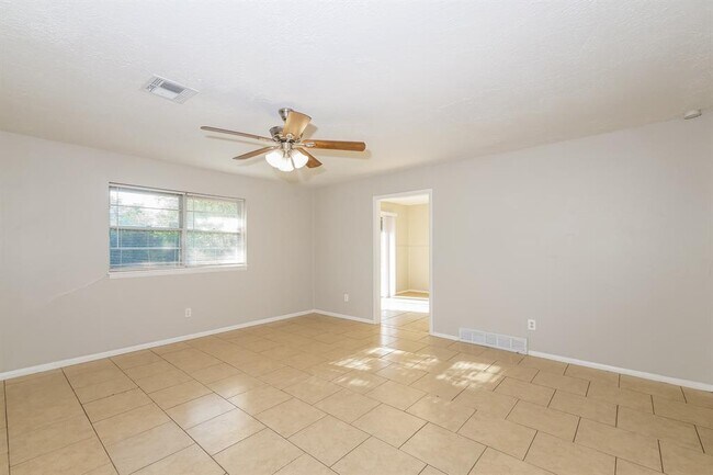 Foto del edificio - 621 Juniper Ave