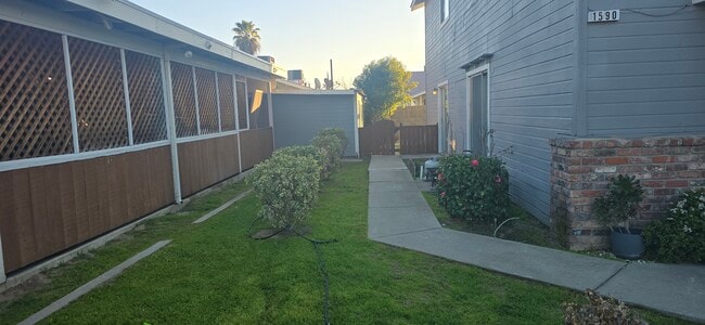 Foto del edificio - 1580 N Denair Ave