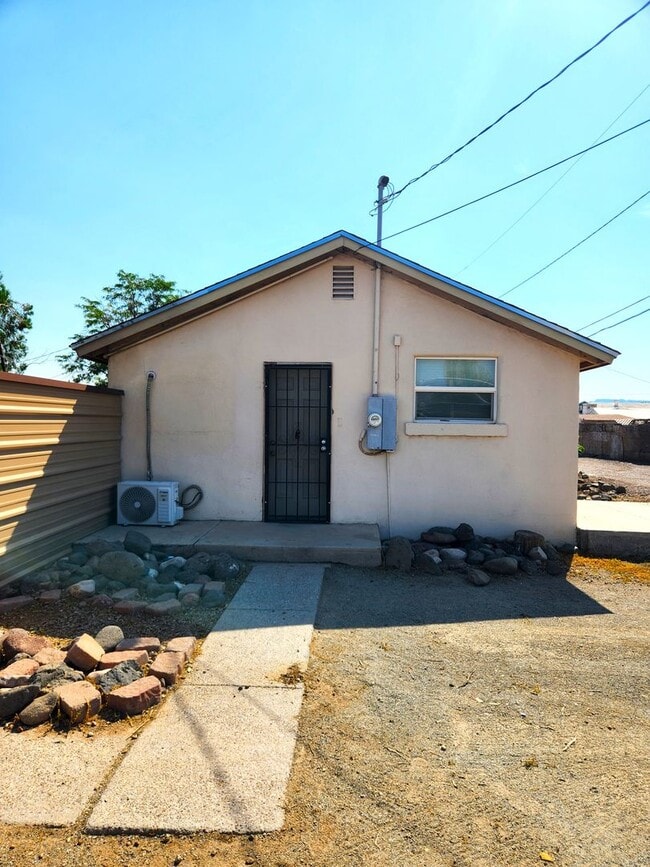 Foto del edificio - 1037 Brownlee Ave